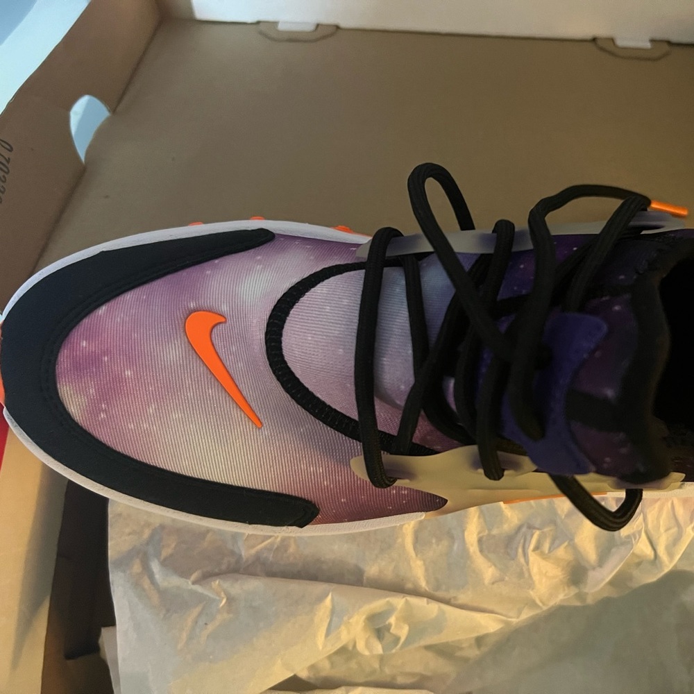 Size 7y Nike galaxy presto